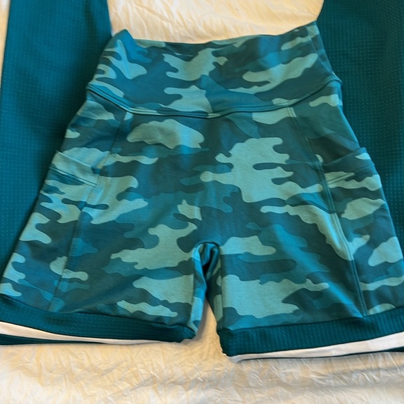 Like new bombshell sportsware leggings - Picture 3 of 4